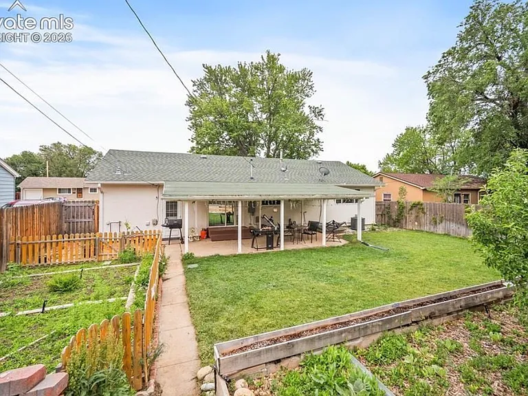 1334 Edith Ln — Photo 16