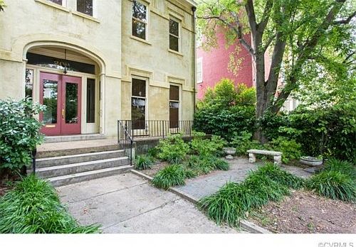 3rd image of 209 W Franklin St