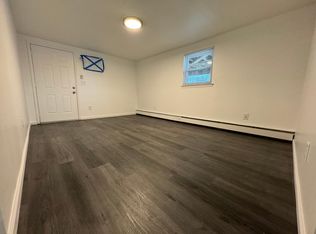 1 East Dr #1, Lindenhurst, NY 11757