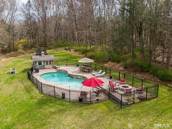 2nd image of 44 Gelding Hill Road