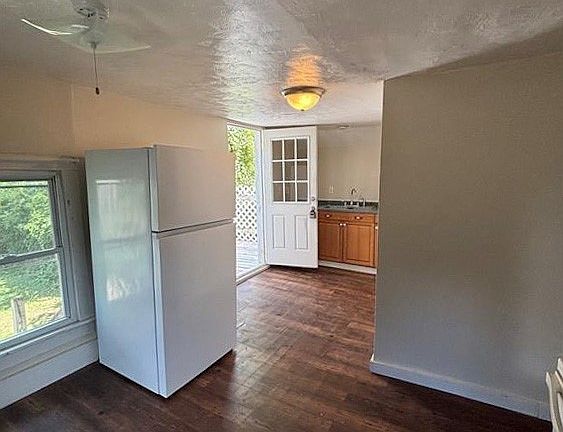 4th image of 759 Carpenter St APT B