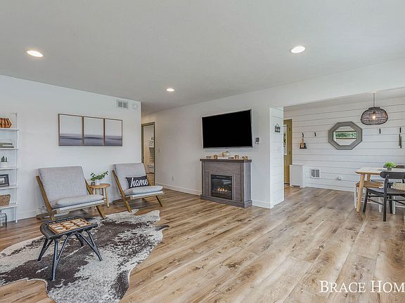 4th image of 11899 Stauffer Dr NE
