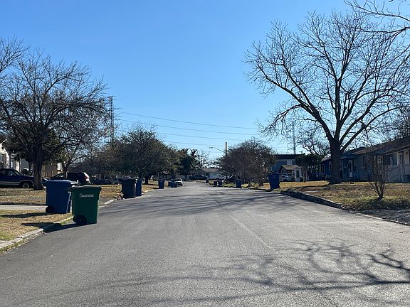 4th image of 227 Christine Dr