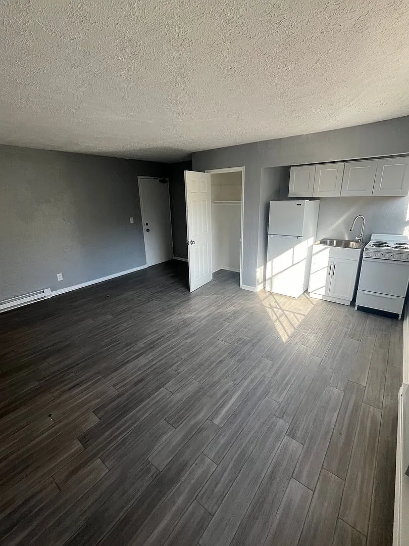 4056 Reading Rd — Photo 2