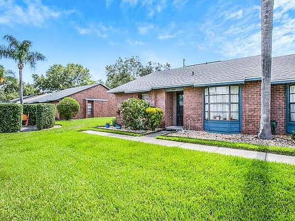 3rd image of 2909 Squire Oak Ct
