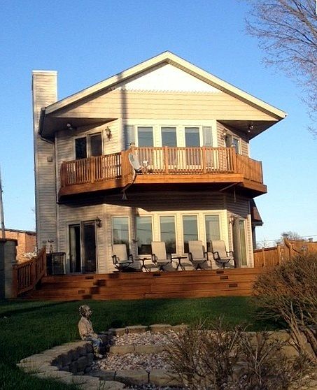 1st image of 735 Lakeview Dr