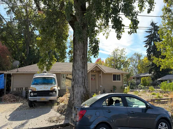 503 SE L St, Grants Pass, OR 97526