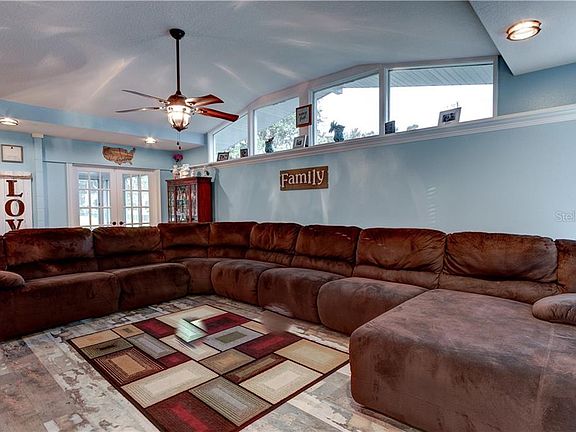 5th image of 2207 Poinsettia Ln