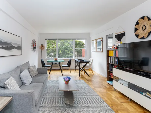 288 Lexington Avenue image 1 of 8
