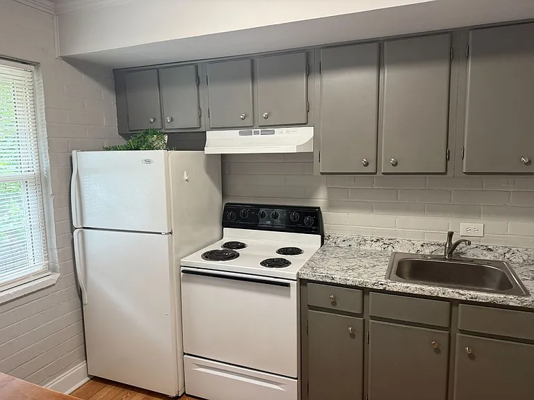 1617A Fulton Ave — Photo 3
