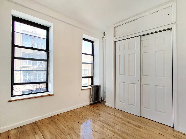 214 1st Ave #19 — Photo 3