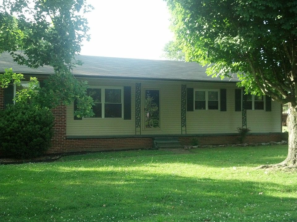 Large shadded front yard