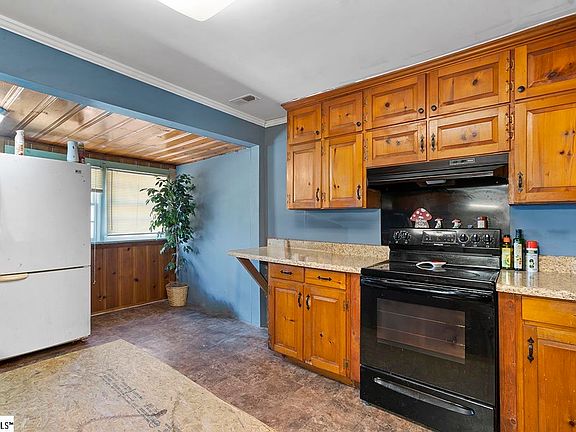 5th image of 543 Martin Rd