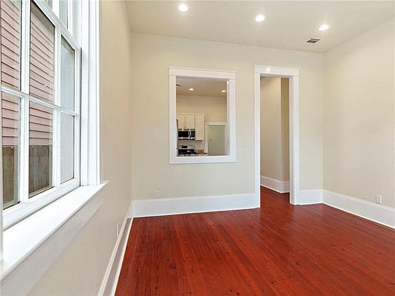 3rd image of 723 Congress St