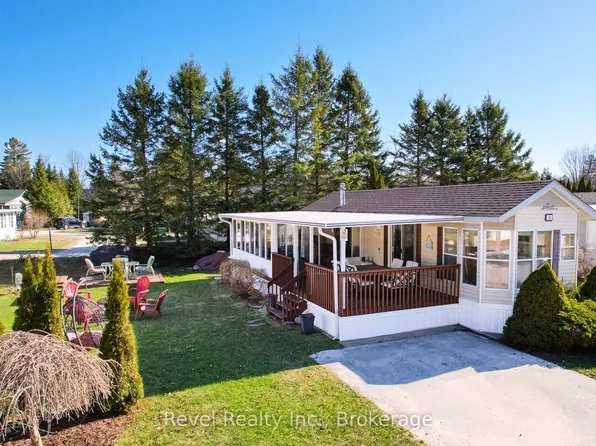 30 Huron Cir, Wasaga Beach, ON L9Z 1X7