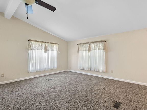 4th image of 710 Thunderbird Dr