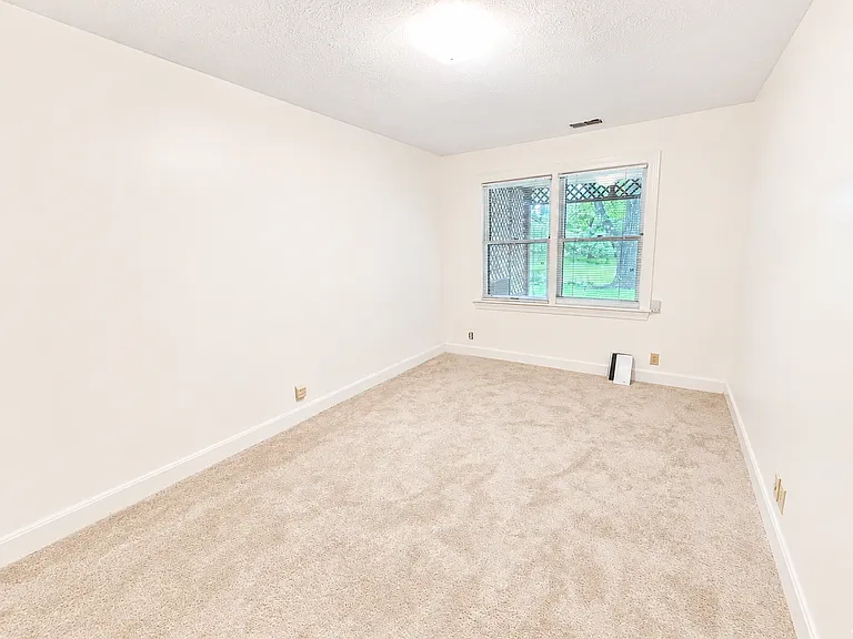 9205 Whitegate Ct — Photo 38