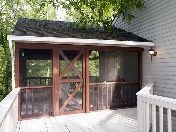 12 colony - Sunroom 1.JPG