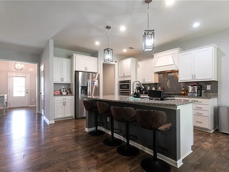 302 Pebblestone Ln — Photo 9