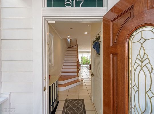 3rd image of 617 Simonton St