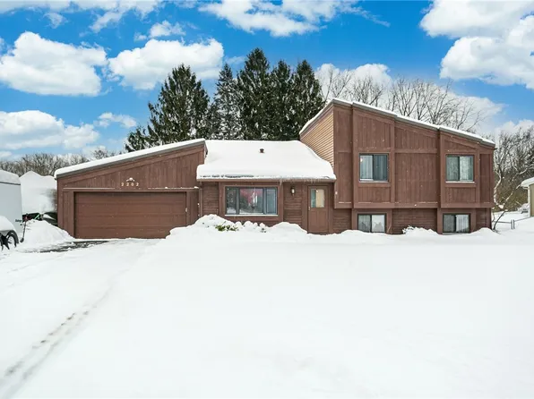 2202 Bear Creek Dr, Ontario, NY 14519