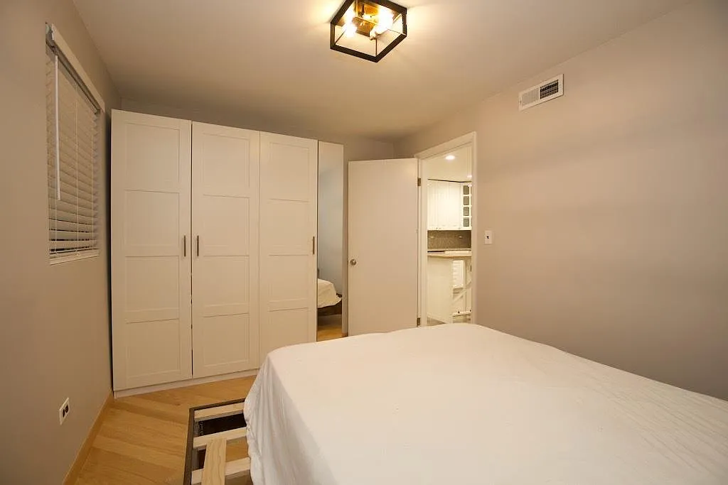 2626 W Superior St — Photo 2