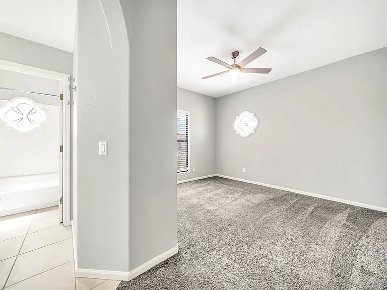 Full bath off mini master suite