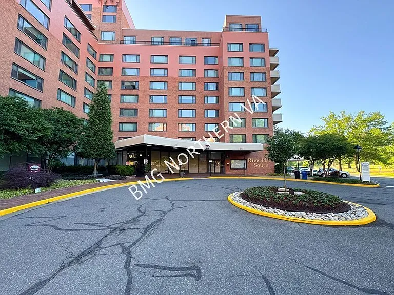 1011 Arlington Blvd #1105 — Photo 2