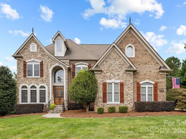 10418 Annie Oakley Trl, Charlotte, NC 28227