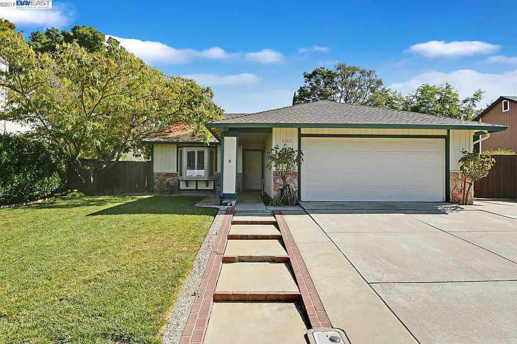 1565 Morning Glory Cir photo 1