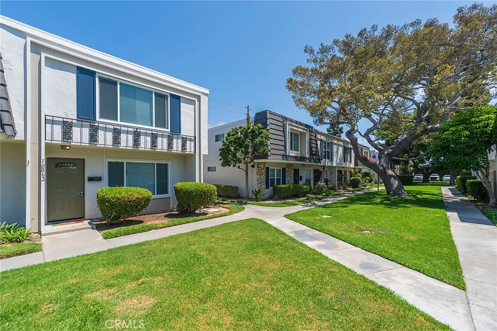 3 bed, 3.5 bath, 1320 sqft, $4,750 — Photo 2
