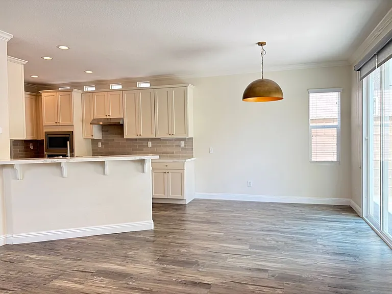 5798 Mapleview Dr — Photo 7