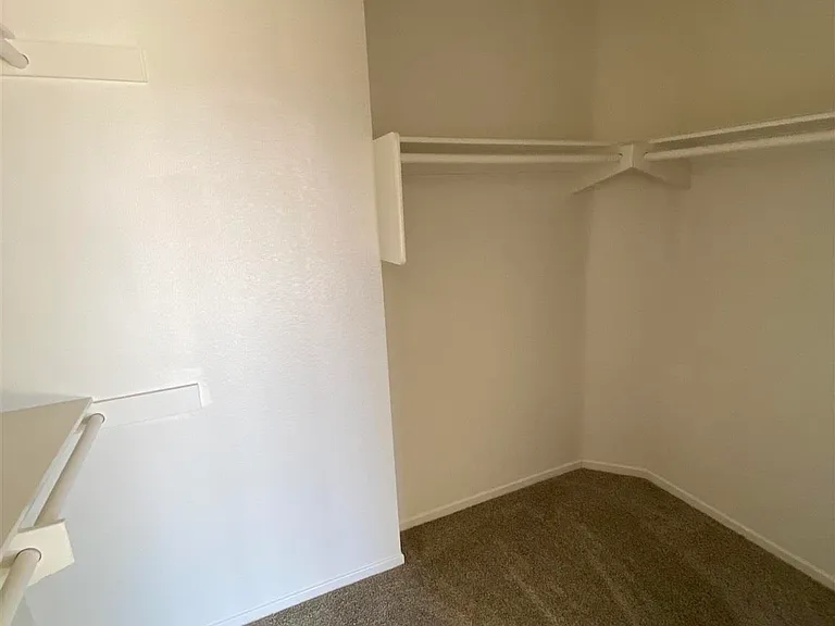 2401 Columbine Dr — Photo 9