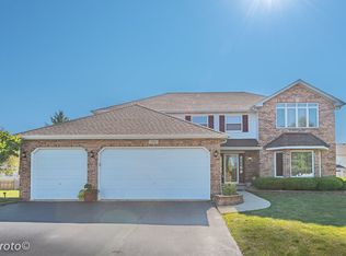 352 Fox Bend Cir, Bolingbrook, IL 60440