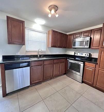 5th image of 824 96th Ave N