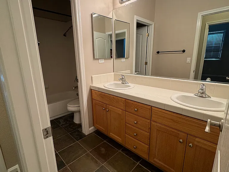 1900 Casterbridge Dr — Photo 34