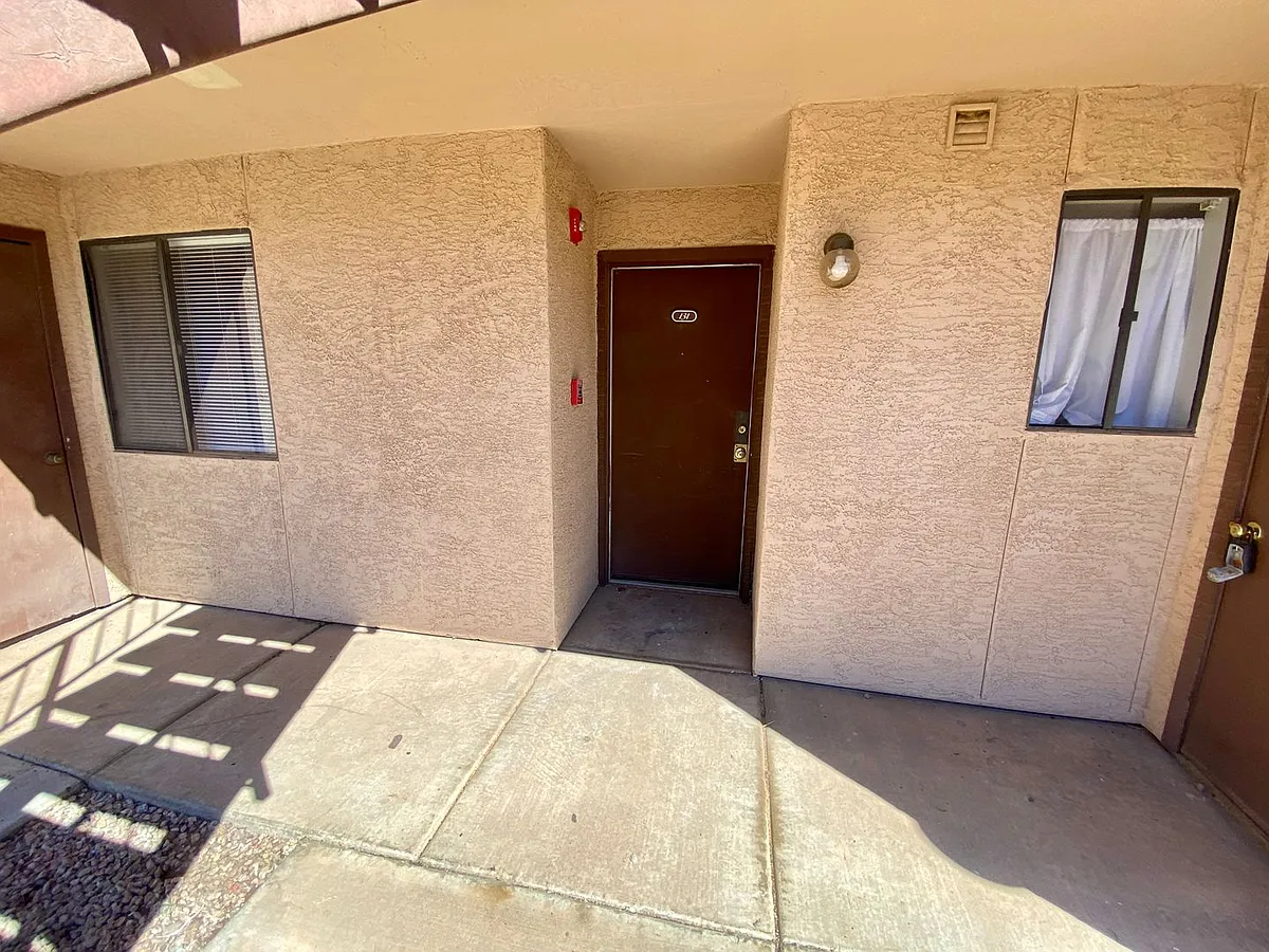 Building Photo - 1215 E Lemon St #131