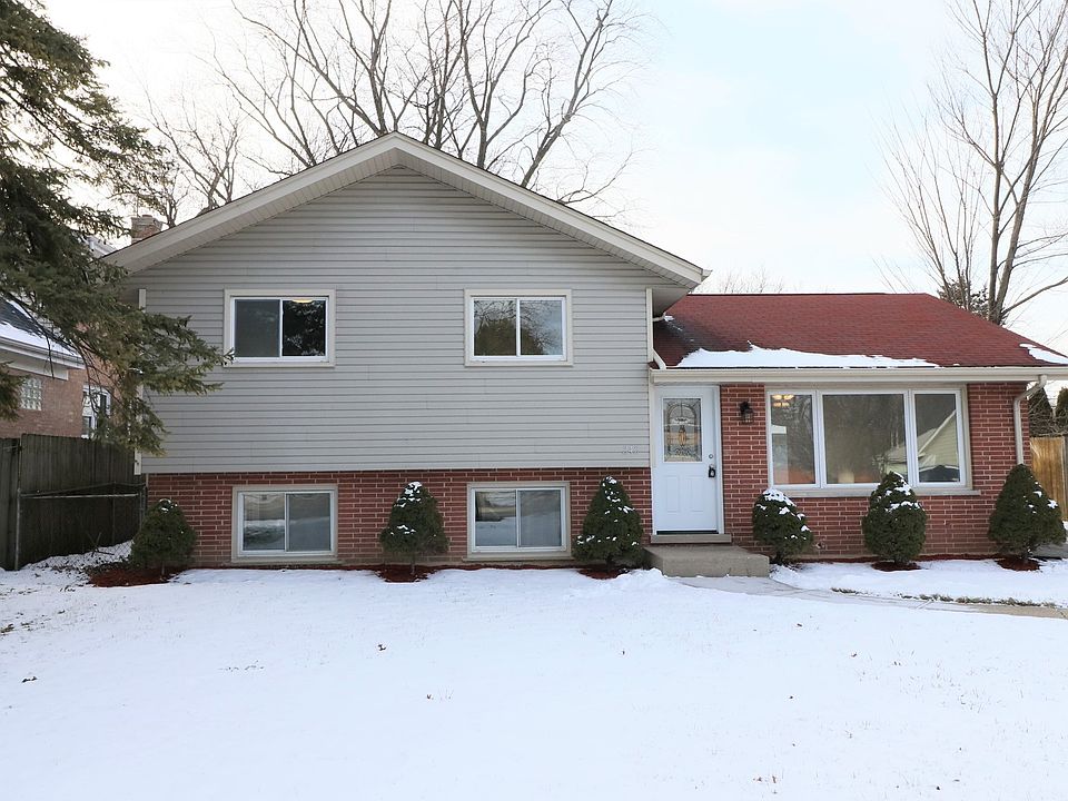 1st image of 242 Pine Ln