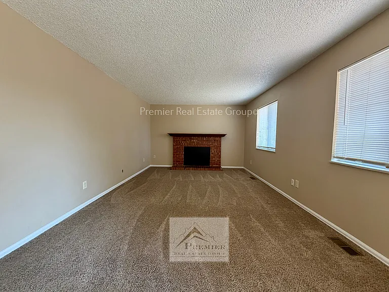4645 Monica Dr — Photo 4