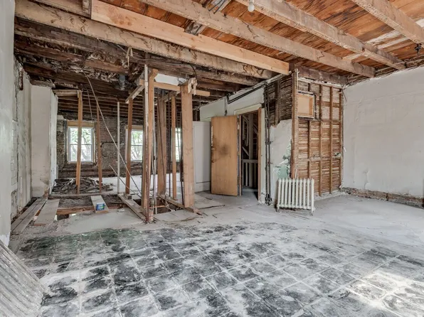 122 Hoyt Street image 33 of 57