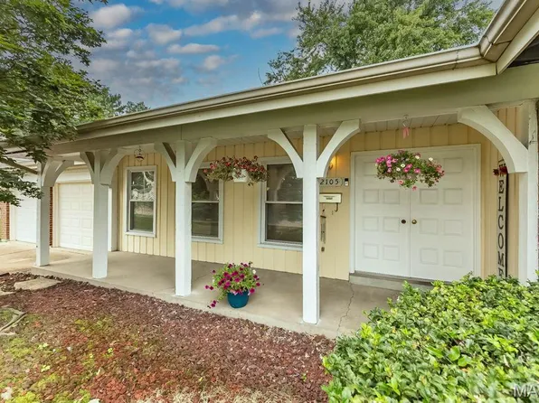 2105 Barcelona Dr, Florissant, MO 63033