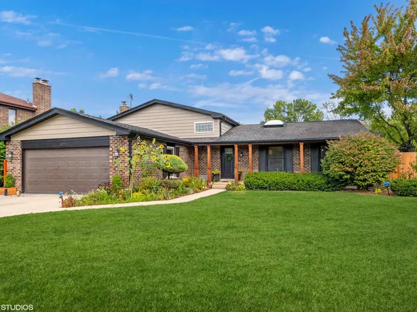 3928 Lizette Ln, Glenview, IL 60026
