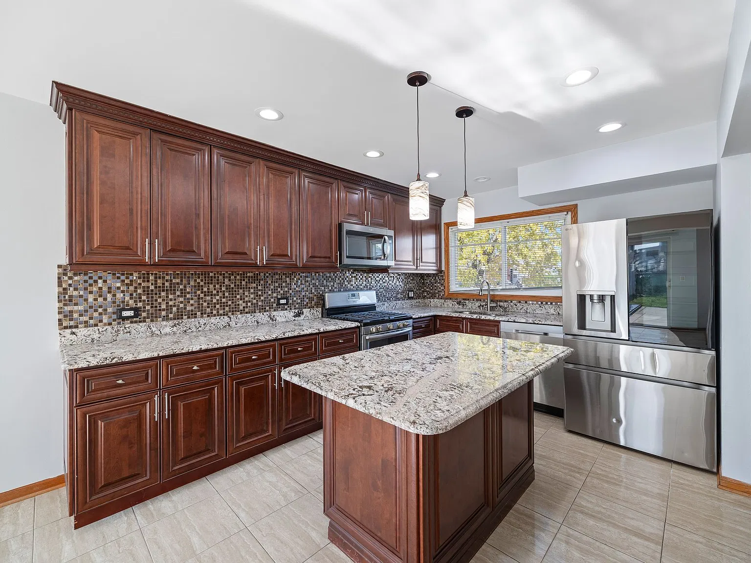 3 bed, 1.5 bath, 1788 sqft, $2,600 — Photo 3