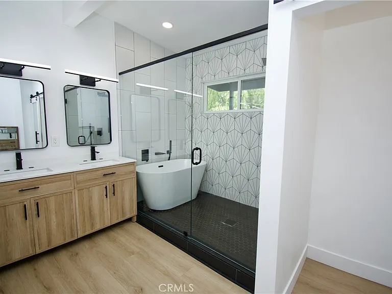 820 Iris Ave — Photo 8