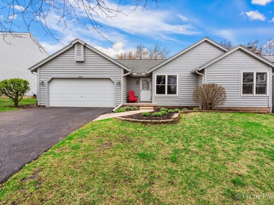 1982 Banks Dr, Elgin, IL 60123