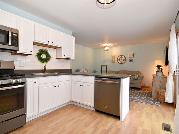 2nd image of 5 Plover Ct