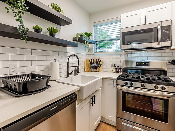3rd image of 246 Cochran Pl #201