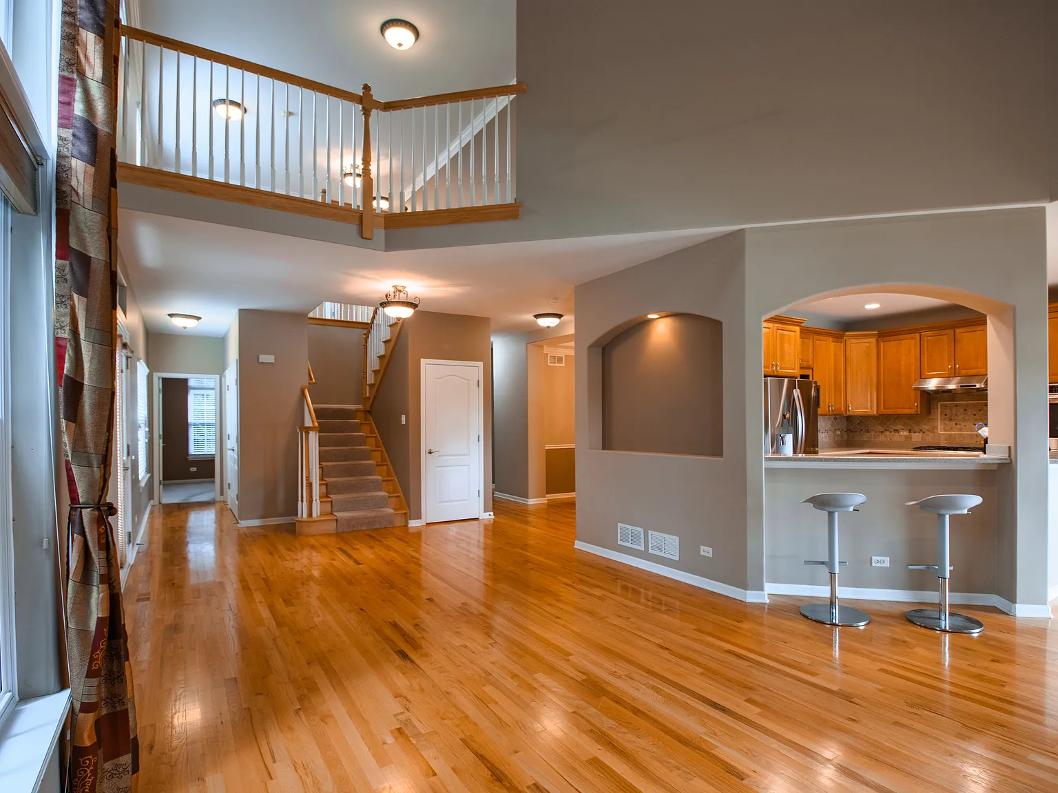 3 bed, 3.5 bath, 2634 sqft, $3,800 — Photo 3