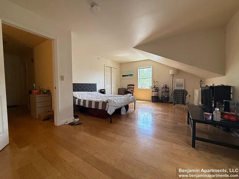 36 Raymond St #B — Photo 15