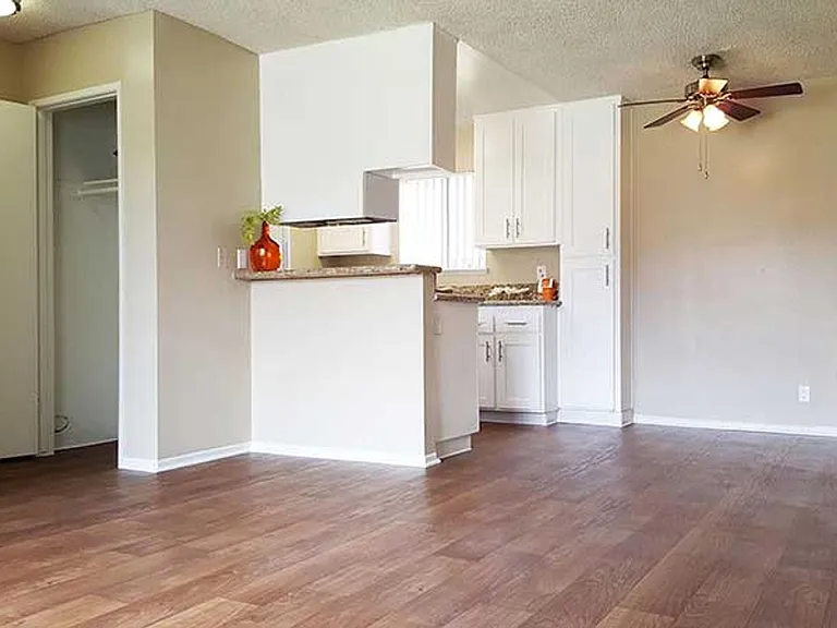 Shadow Mountain Apartments — Photo 31